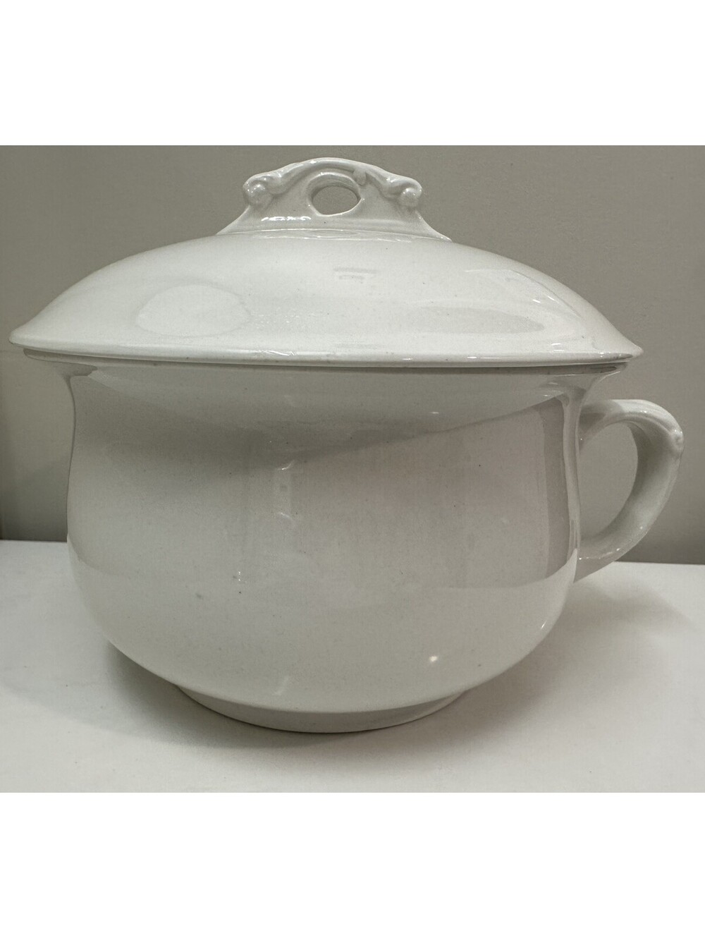 Vintage Antique 8” White Ironstone Alfred Meakin England Chamber Pot with Lid